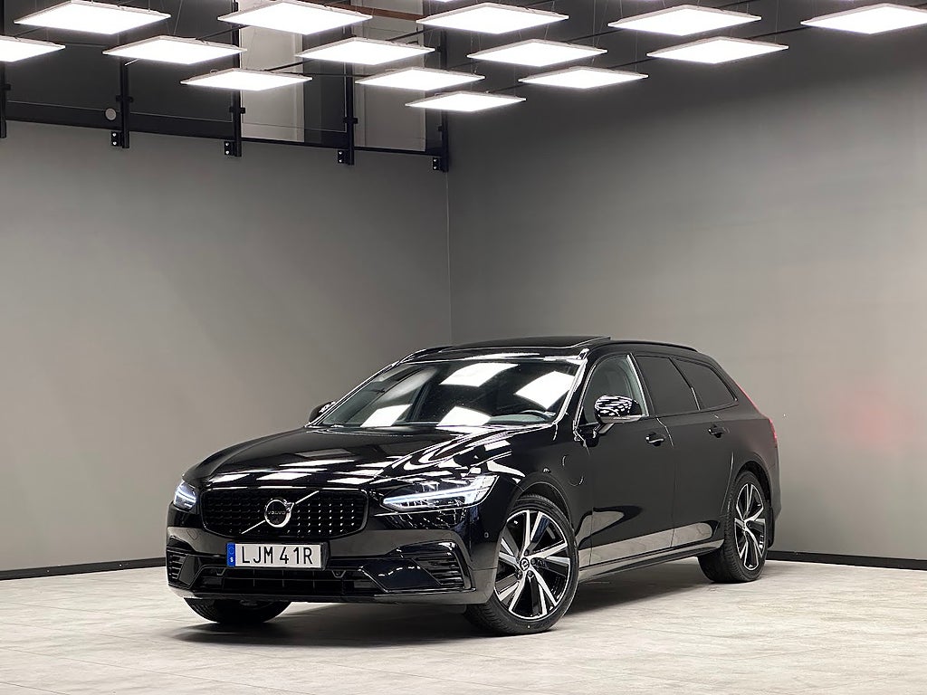 Volvo V90 Recharge T8 AWD R-Design  Drag / 360 Kamera / Pano / HK