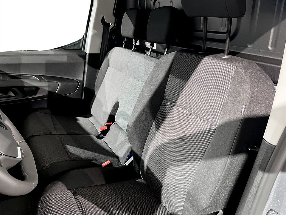 Bild på Peugeot Partner 130hk Aut L2 - EDITION! SERVICE & V-HJUL INGÅR!