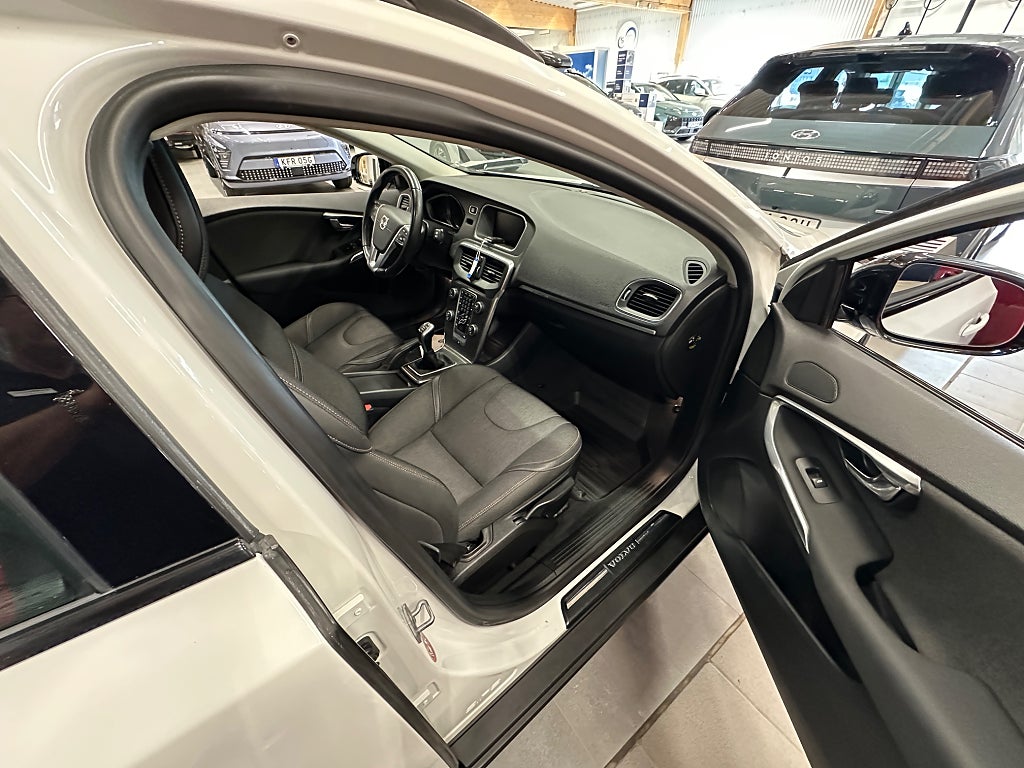 Volvo V40 Cross Country D2 Momentum Vinterhjul thumbnail