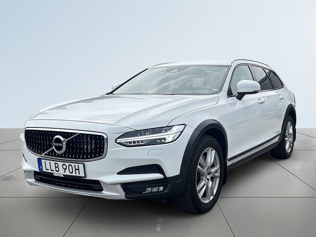 Volvo V90 Cross Country D4 AWD Inscription Pro Sov-däck/Drag/Mok-värm/Voc