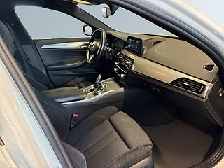 BMW 520d xDrive Touring M Sport Backkamera Rattvärme – bild 10