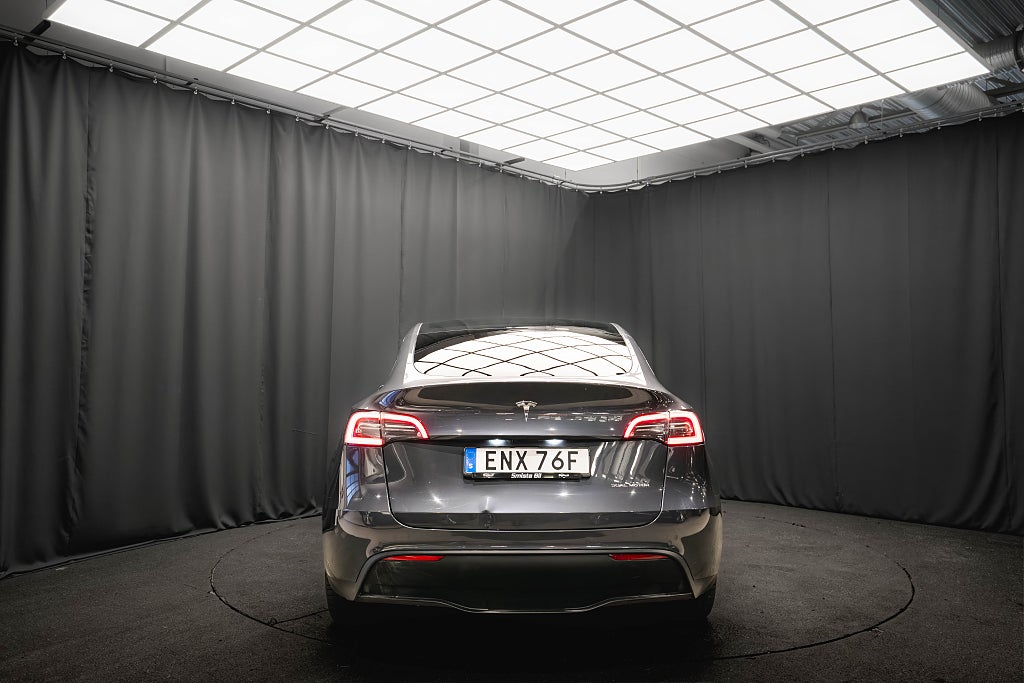 Tesla Model Y Long Range AWD 20'' PANO METALLICLACK 90%SoH LÄDER MOMS