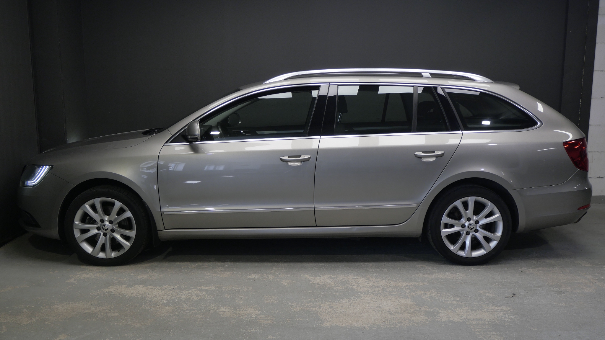 Skoda Superb 2015, bild 5/50