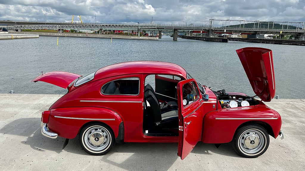 Volvon stod i en torr-lada i 35 år innan den totalrenoverades. Foto: Bilweb Auctions