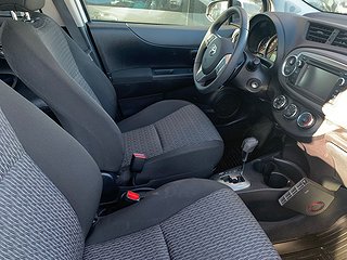 Halvkombi Toyota Yaris 38 av 39