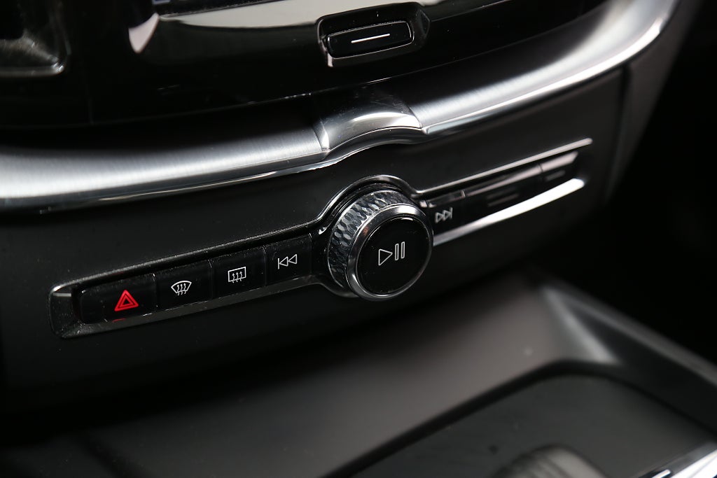 Volvo XC60 B4 197hk Momentum Advanced Edt AWD Aut Kamera Drag 2020
