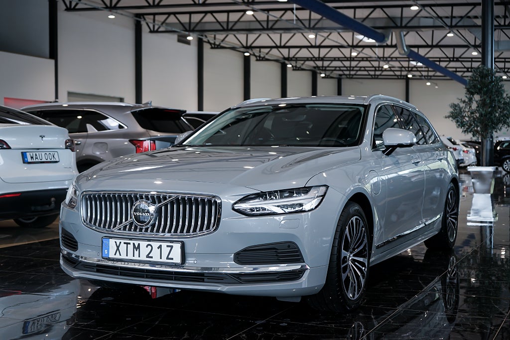 Volvo V90 Recharge T6 AWD Geartronic Core Edition | Drag | Kamera