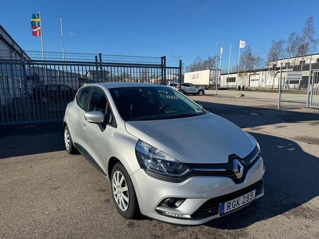 Renault Clio 0.9 TCe OBS LÅGA MIL!!! Navi Nybesiktad