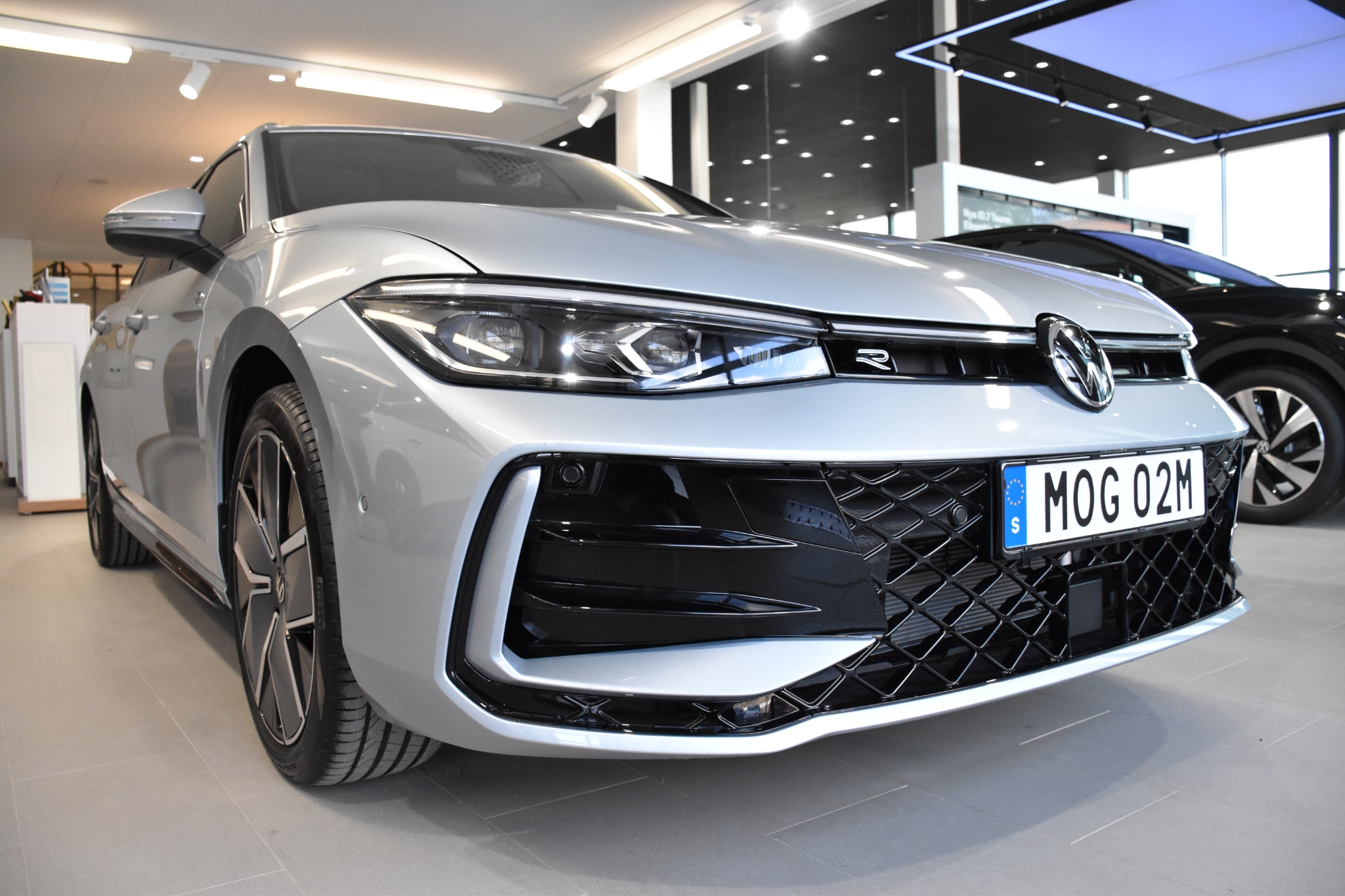 Volkswagen Passat eHybrid 272hk R-Line 2026, bild 4/51
