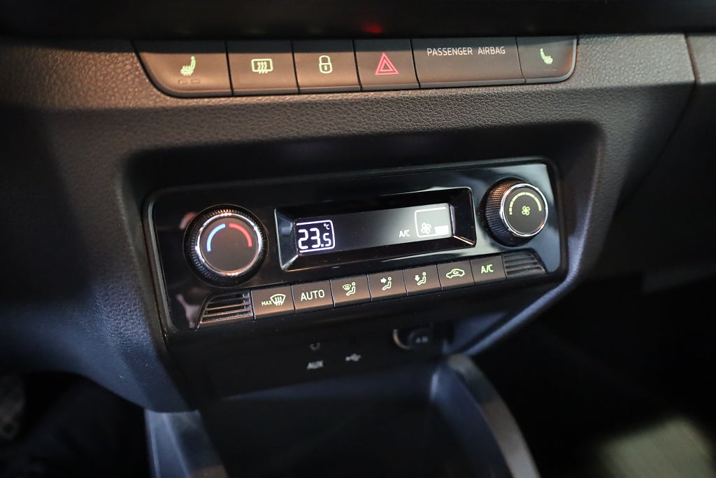 Skoda Fabia 1.2 TSI Style M-Värme CarPlay PDC Blåtand 2017