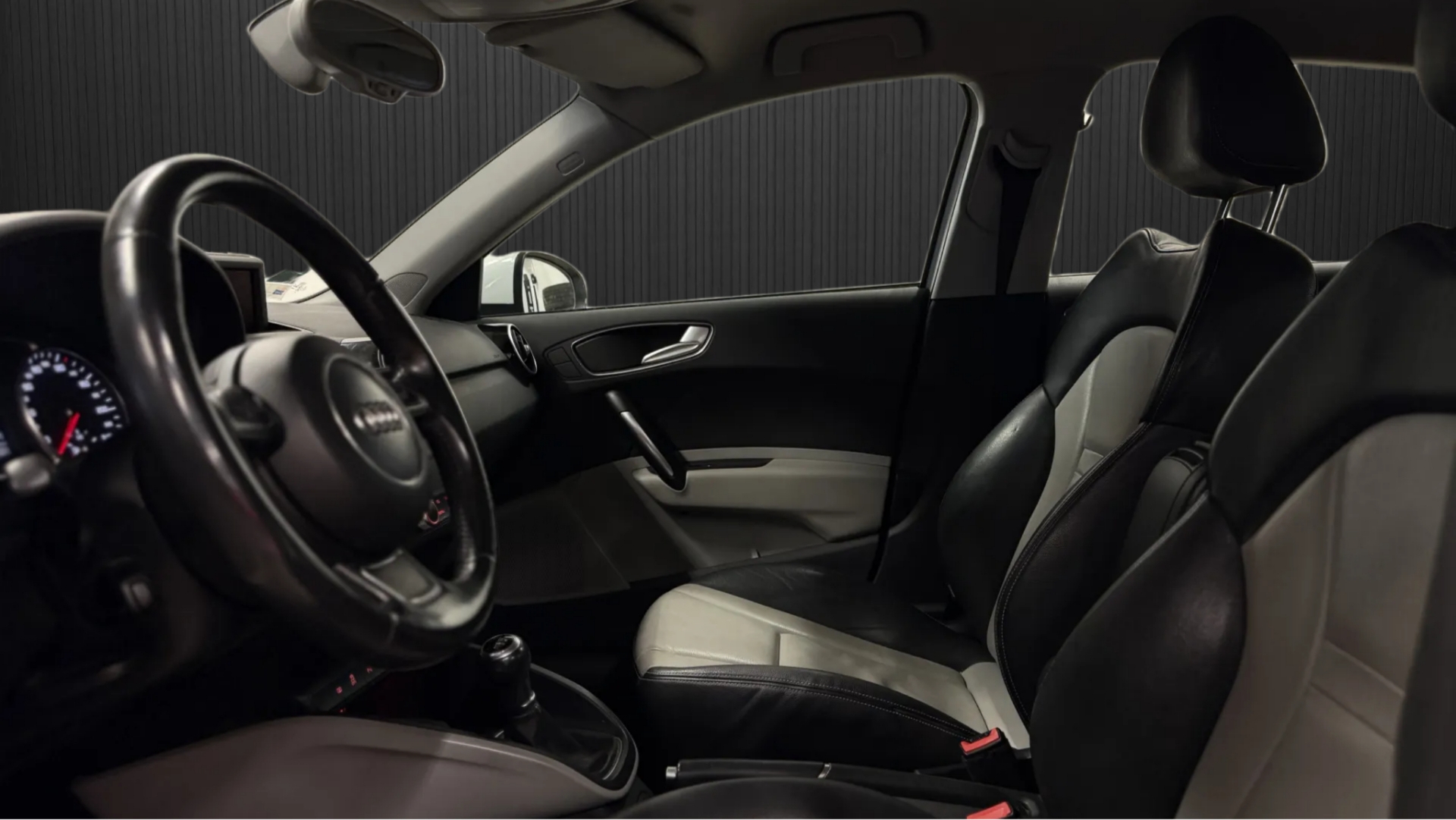Audi A1 Sportback 1.2 TFSI Manuell 2013, bild 6/38