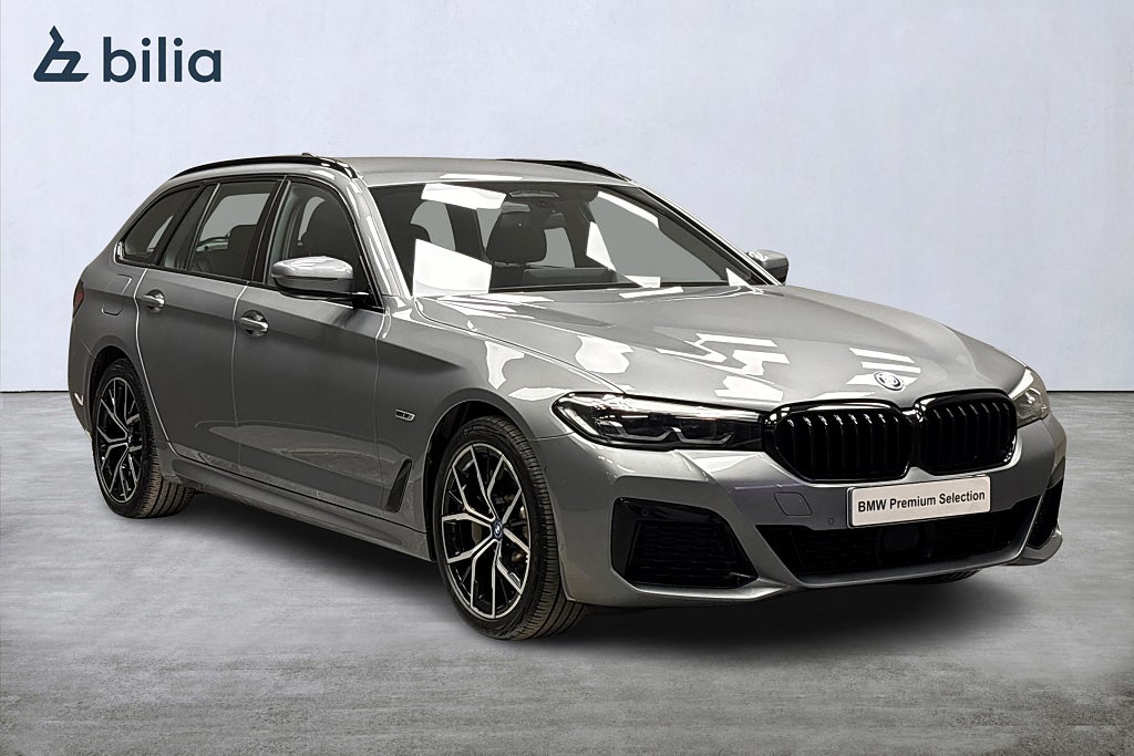 BMW 530e xDrive Touring-M Sport-Rattvärme-Adaptiv farthållare