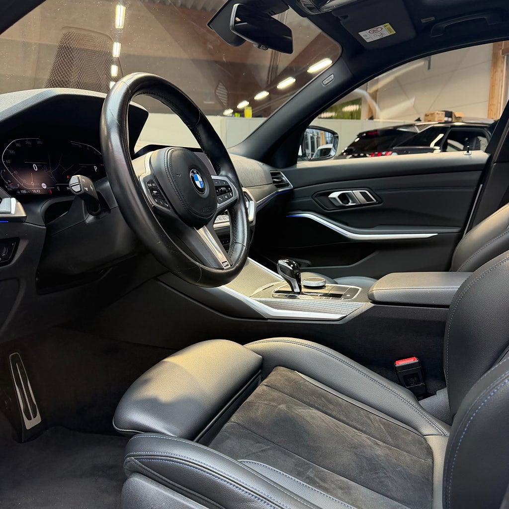 BMW 320d xDrive Touring M Sport Panorama Carplay P-sensorer
