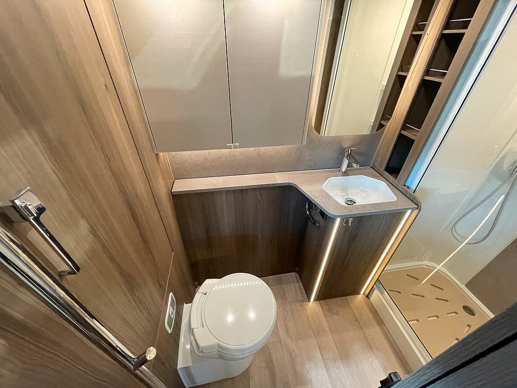 Kabe Imperial 630 TDL KS / AC / Box-markis / Solcell / ALDE - Kabe