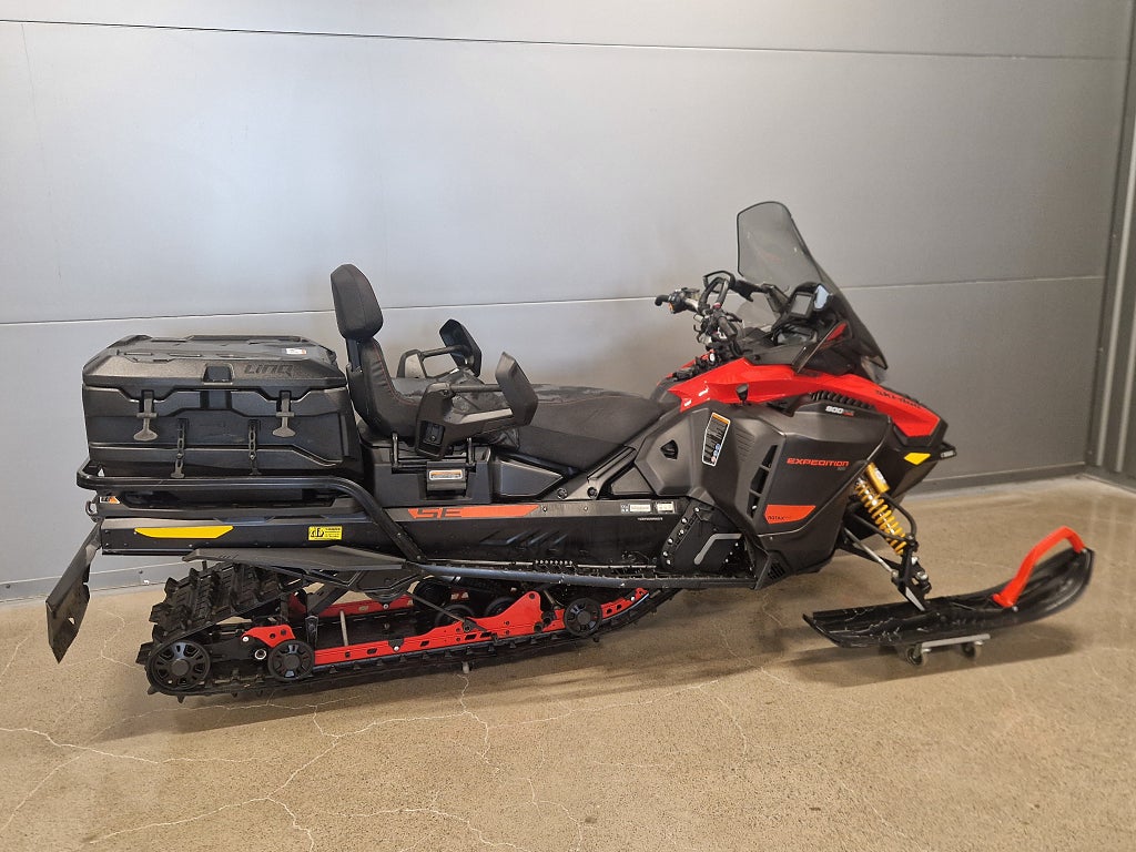 Ski-Doo Expedition SE 900 Ace Turbo 