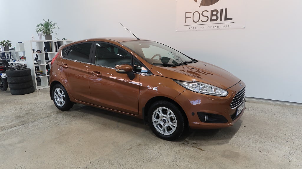 Ford Fiesta 5-dörrar 1.25 Titanium Kamremsbytt Värmare SoV