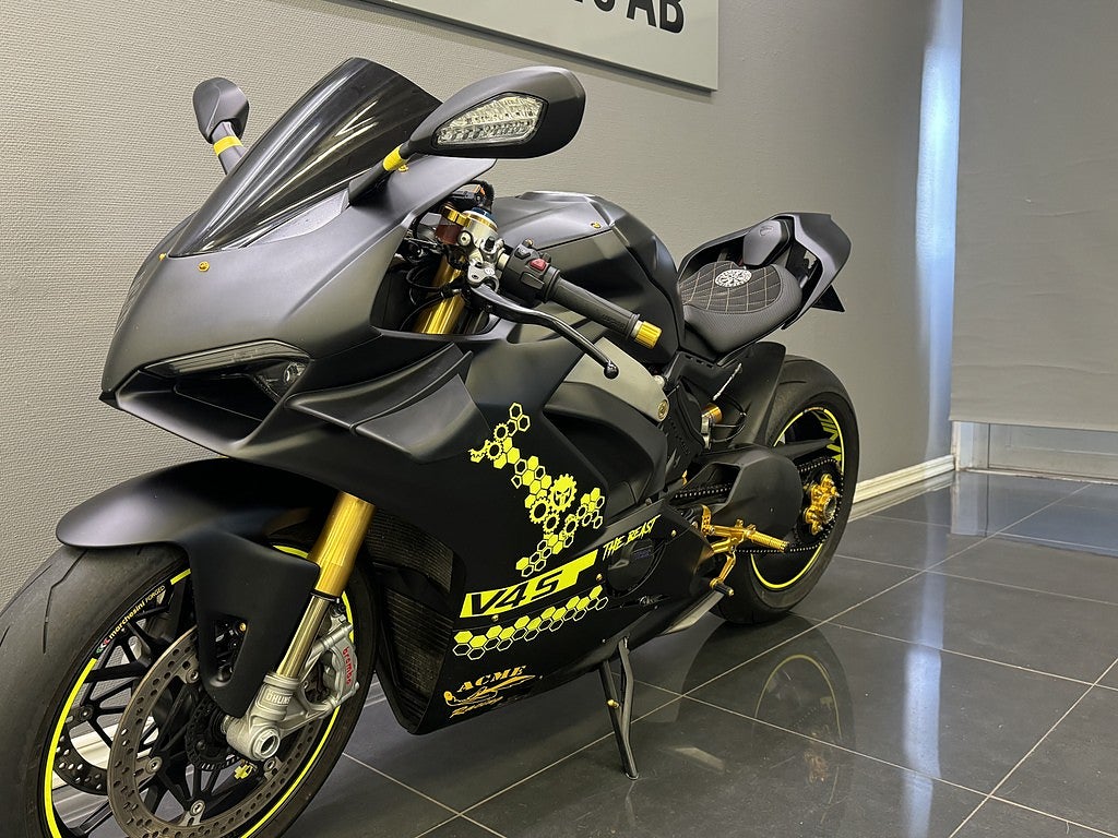 Ducati Panigale V4S DQS | Ventiljusterad | Kamera | Öhlins | Nytt däck