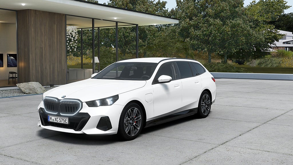 BMW 530e xDrive Touring M Sport Fully Charged Drag DA H K | Ränta 0,95%
