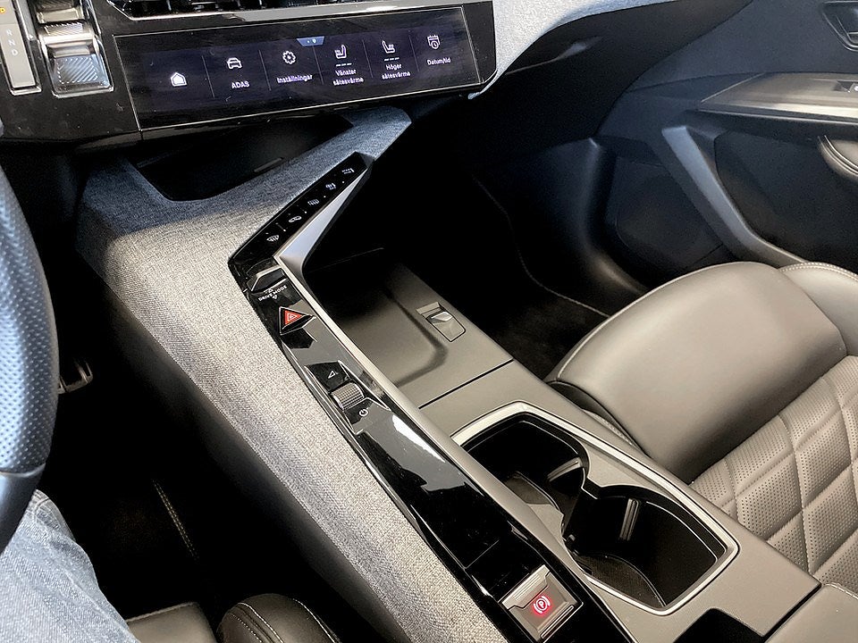 Bild på Peugeot E-3008 GT Ultimate - DEMO