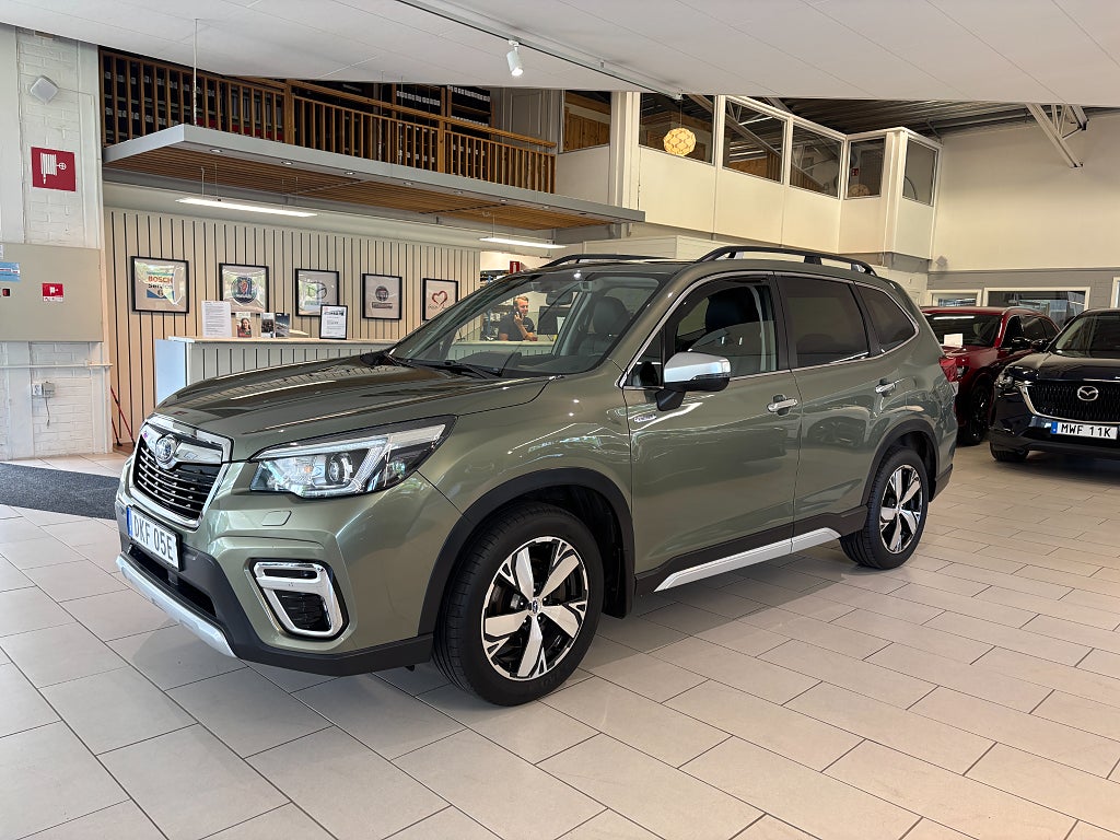 Subaru Forester e-Boxer Lineartronic Summit 2.0 DOHC Hybrid AWD CVT E6