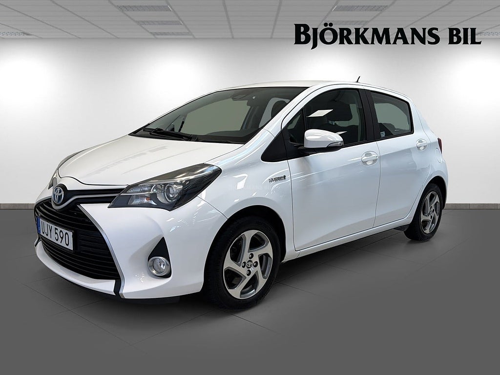 Toyota Yaris HYBRID e-CVT 101HK AUTOMAT
