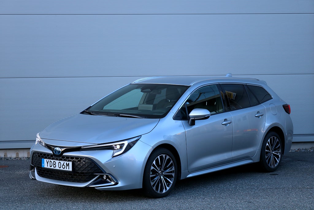 Toyota Corolla 1,8 Hybrid Style S&V-hjul/Nyservad/ Nybilsgaranti