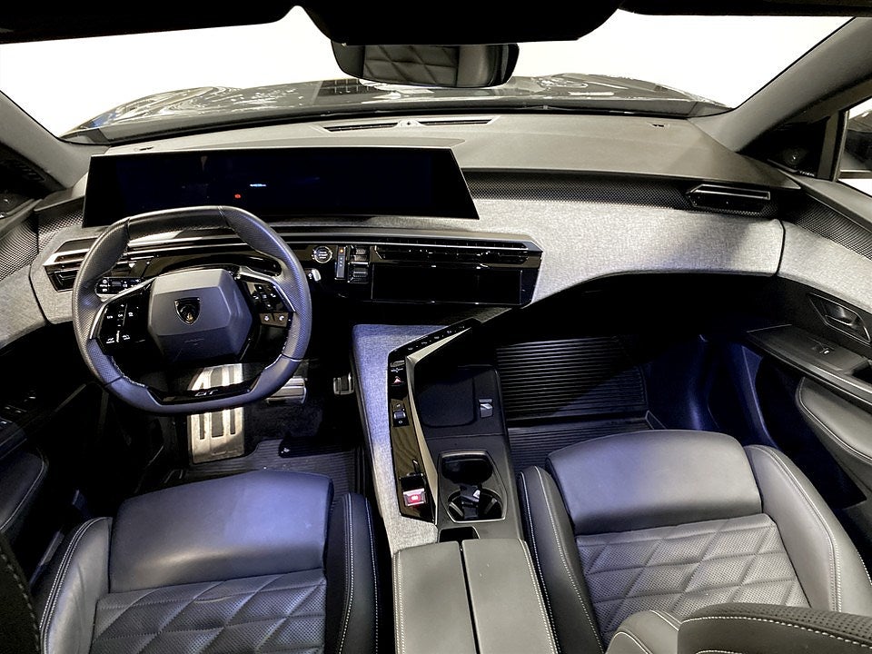 Bild på Peugeot E-3008 GT Ultimate 85kWh 214hk Aut - PANO, FOCAL