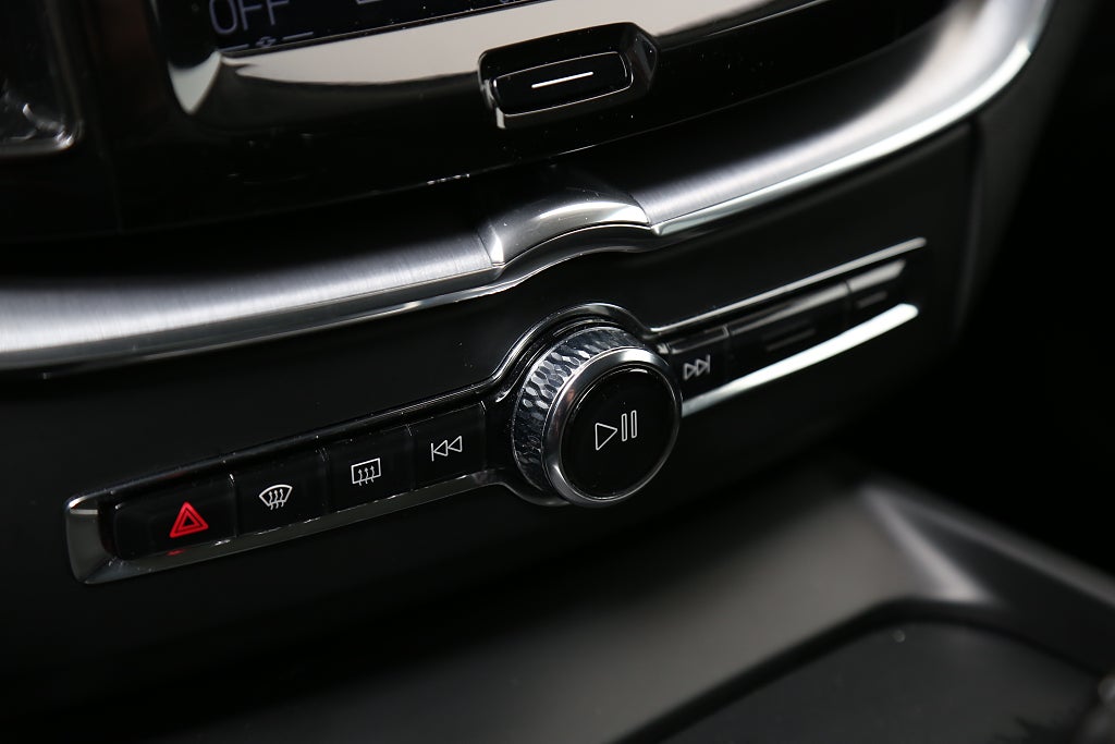 Volvo XC60 T5 250hk Momentum SE ll Aut VOC CarPlay