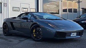 Lamborghinin har en femliters V10-motor. 