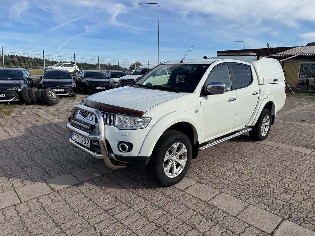 Mitsubishi L200 D-HYTT 4X4 AUT LÄDER KÅPA VÄRMARE 2-ÅRS GARANTI