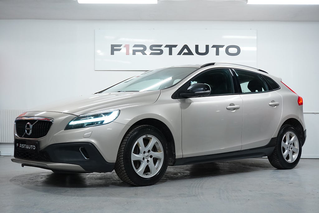 Volvo V40 Cross Country D3 Momentum Euro 6 Business Advanced Ny servad VOC 