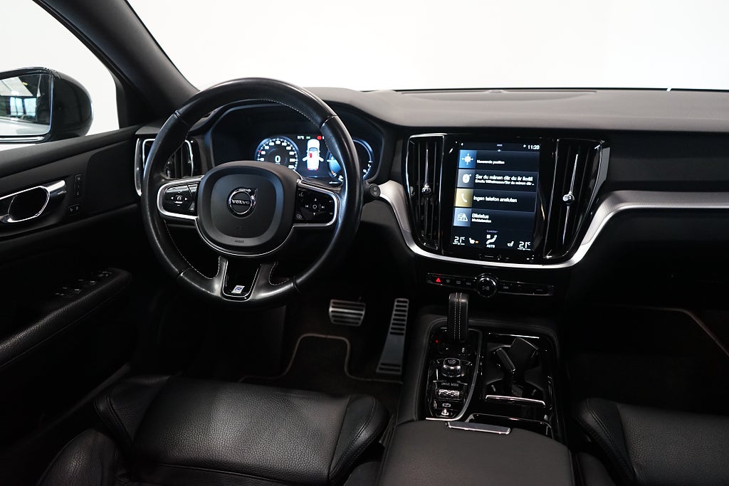 Volvo V60 Recharge T6 AWD R-Design Värmare Carplay Dragkrok 340hk