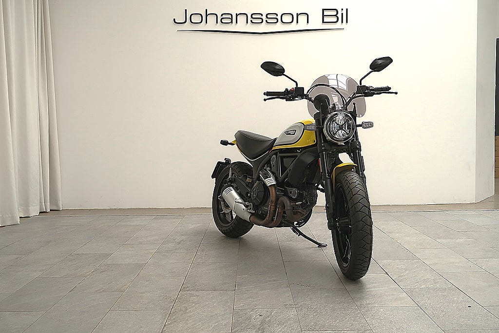Ducati Scrambler 800 Euro 4 nyservad med rembyte