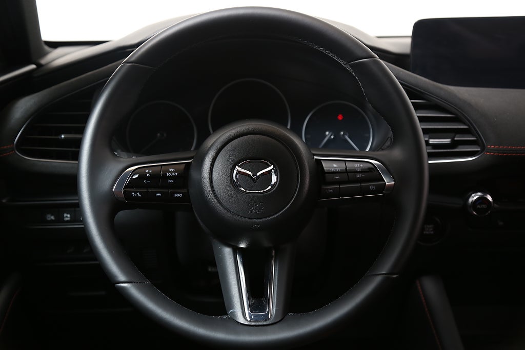 Mazda 3 Hatchback 2,0 SKYACTIV-G M Hybrid NAGISA BOSE Head-up 2024