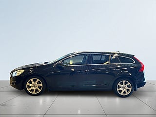 Volvo V60 D3 Summum Drag/MoK-Värm/SoV-Däck/Skinn/KamremBytt/Psens – bild 4