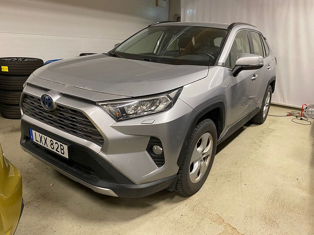 Toyota RAV4 Hybrid AWD-i 2,5 Active Komfortpaket Motorvärmare Vinterh...