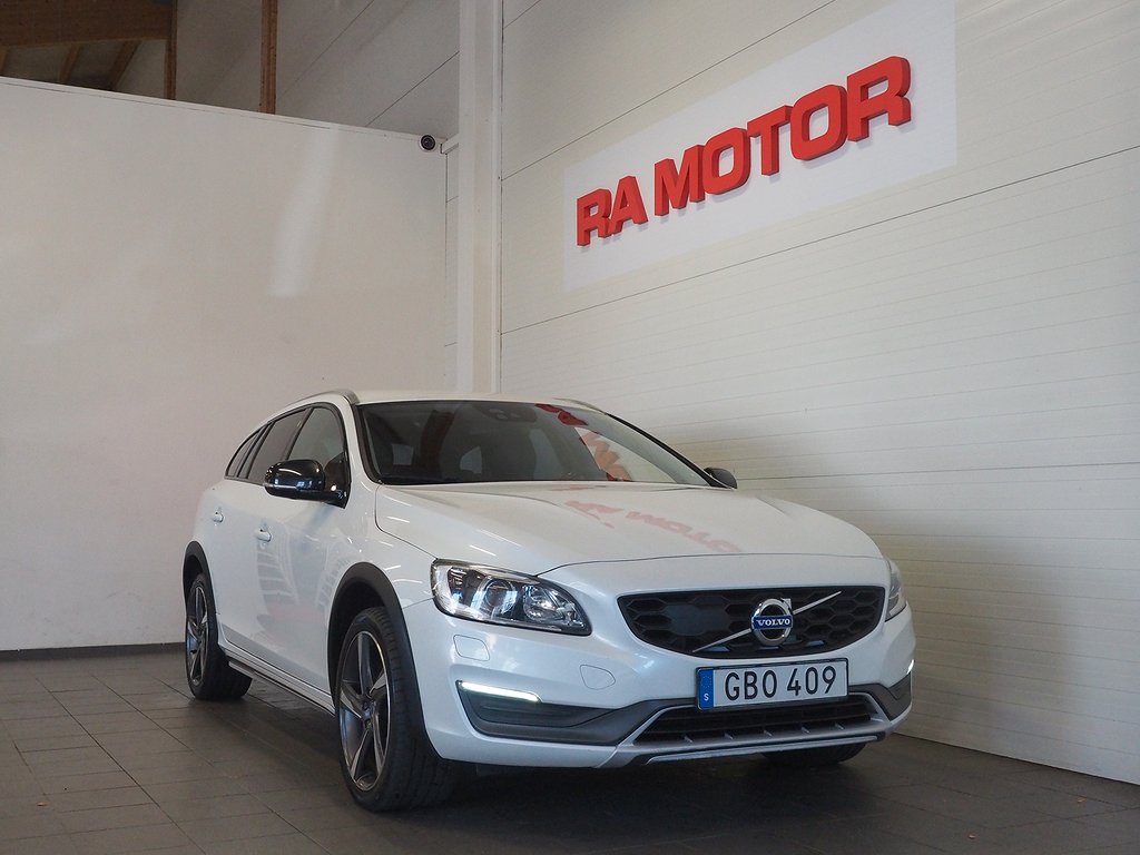 Volvo V60 Cross Country D4 Automat Momentum | Navi | D-Värm 2016