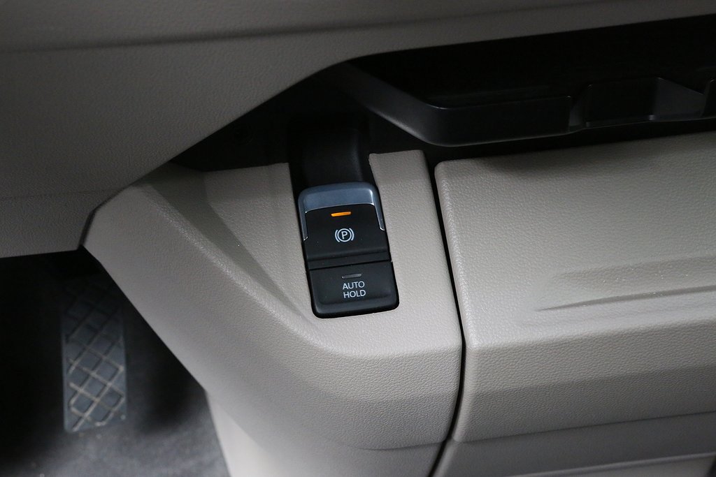 Volkswagen Multivan 2,0 TDI DSG 7-sits Värmare Leasbar 2025