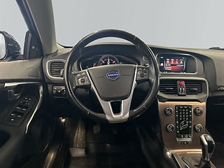 Volvo V40 Cross Country D2 Momentum Drag/D-värme/Navi/S&V