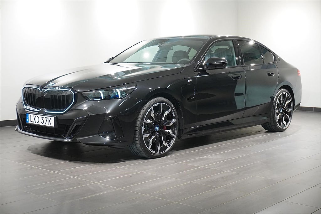 BMW 550 e xDrive Sedan M Sport Pro DA Pro B W Drag | Ränta 3,99%