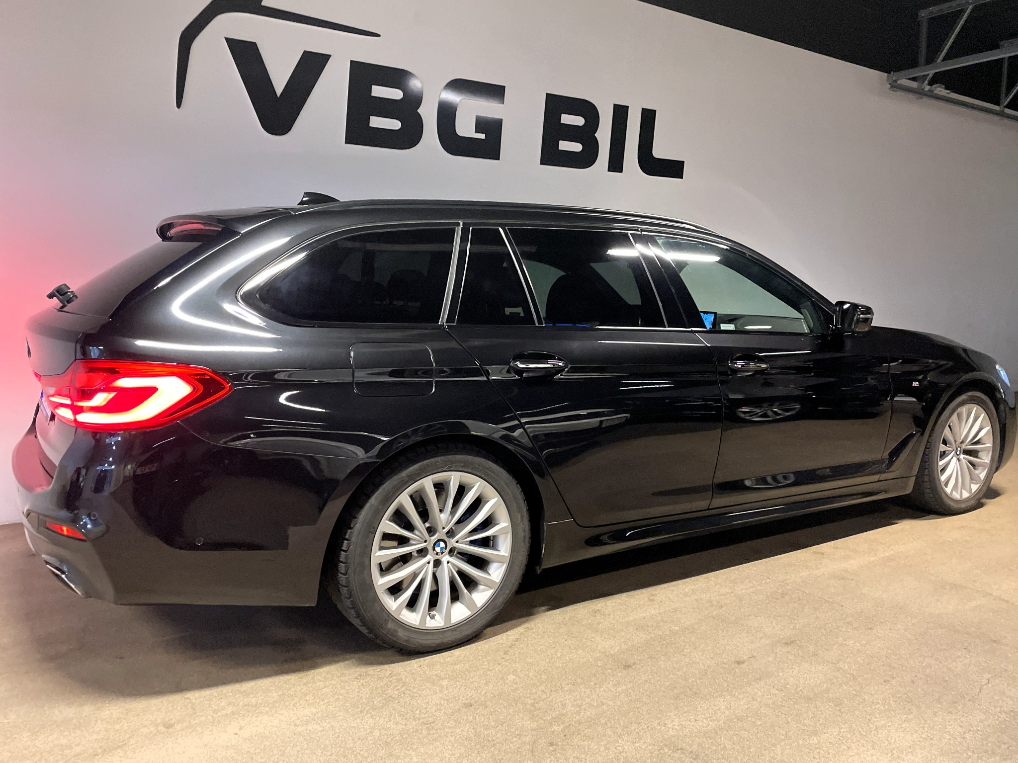 BMW 530 d xDrive M Sport 2018, kuva 7/51