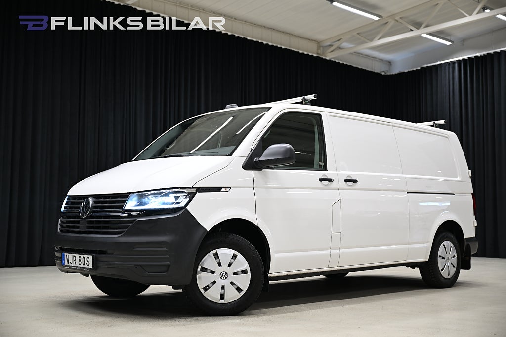Volkswagen Transporter DSG 150HK L2|Dubbeldörr|LED|Drag|Värmare|Uppvärmt-skåp