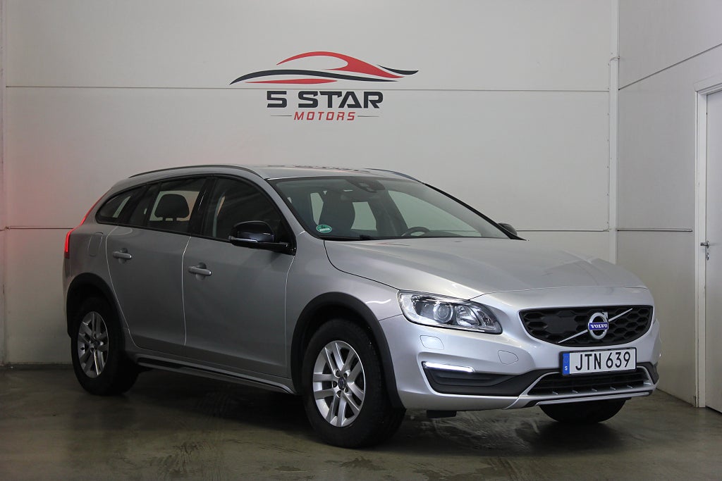 Volvo V60 Cross Country D3 Momentum Euro 6 ACC | Drag | Rattvärme | Kamremsbytt