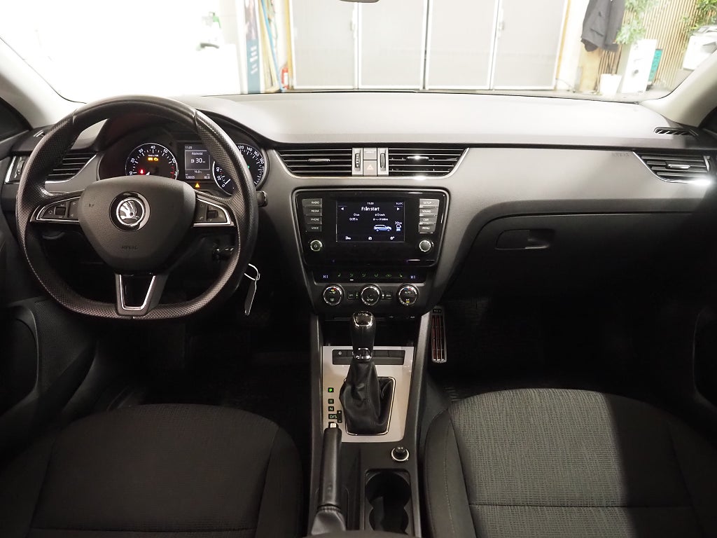Skoda Octavia 1,2 TSI Elegance Kombi Aut Motorvärmare P-Sensorer 2015