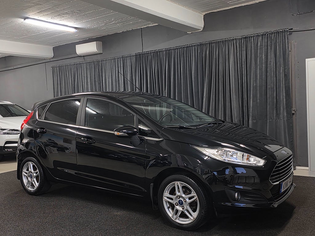 Ford Fiesta 5-dörrar 1.25 Titanium Euro 5 Ny servad Lågmilad  