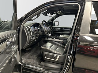 RAM 1500 Crew Cab 5.7 V8 4x4 Laramie Black Edition MOMSAD/VÄLUTRUSTAD