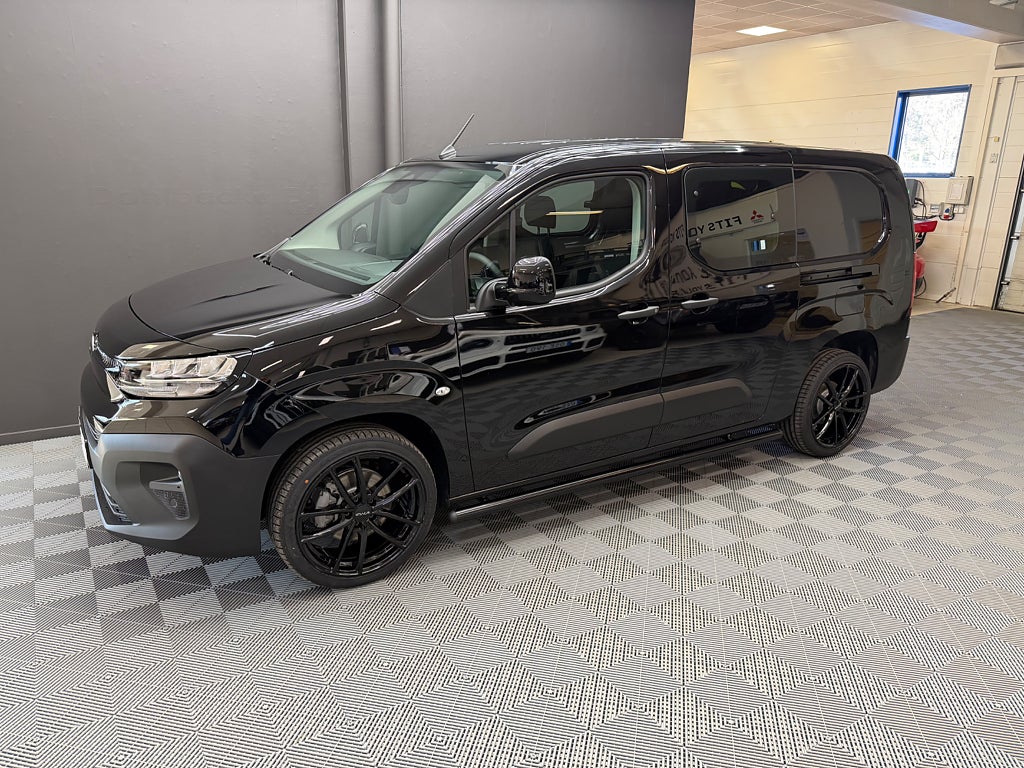 Citroën Berlingo Crew Cab 131hk All Black