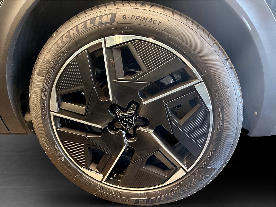 Bild på Peugeot 408 GT 1.2 PT 130hk Aut B-KAMERA CARPLAY