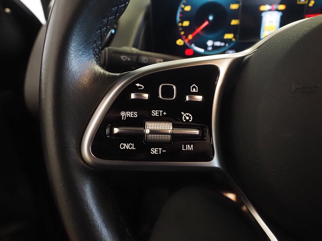 Mercedes-Benz GLB 200 7G-DCT 163hk |7-sits|Widescreen|Drag| 2023