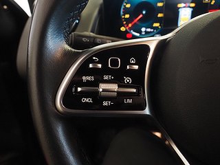 SUV Mercedes-Benz GLB 18 av 21